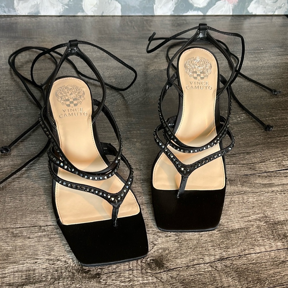 Vince Camuto Amarina heeled sandal, please refer to picture for size